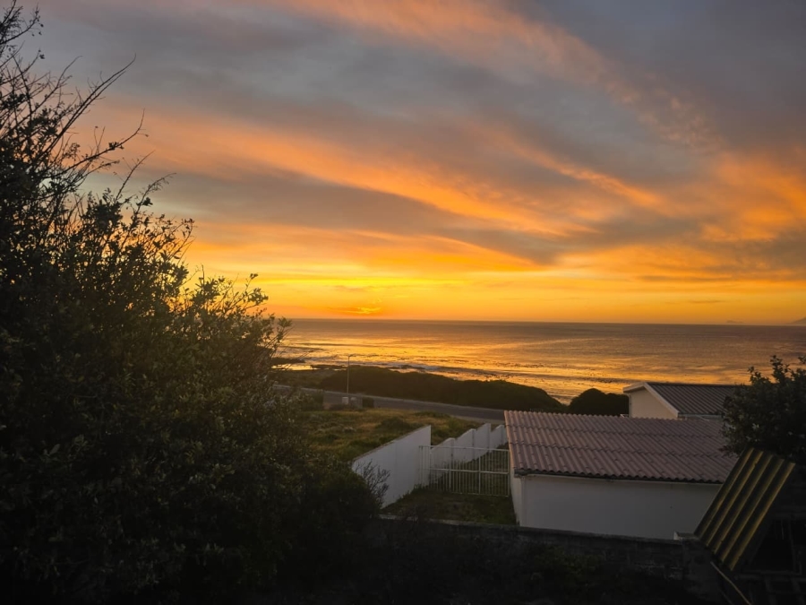 4 Bedroom Property for Sale in Perlemoenbaai Western Cape